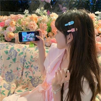 女王旅途海报